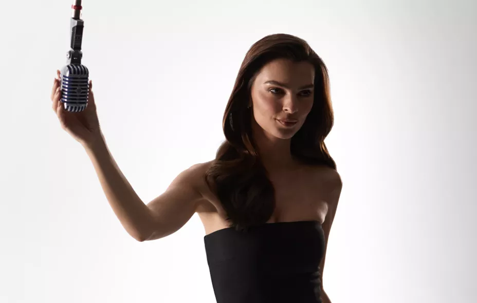 Emily Ratajkowski embajadora de kerastase