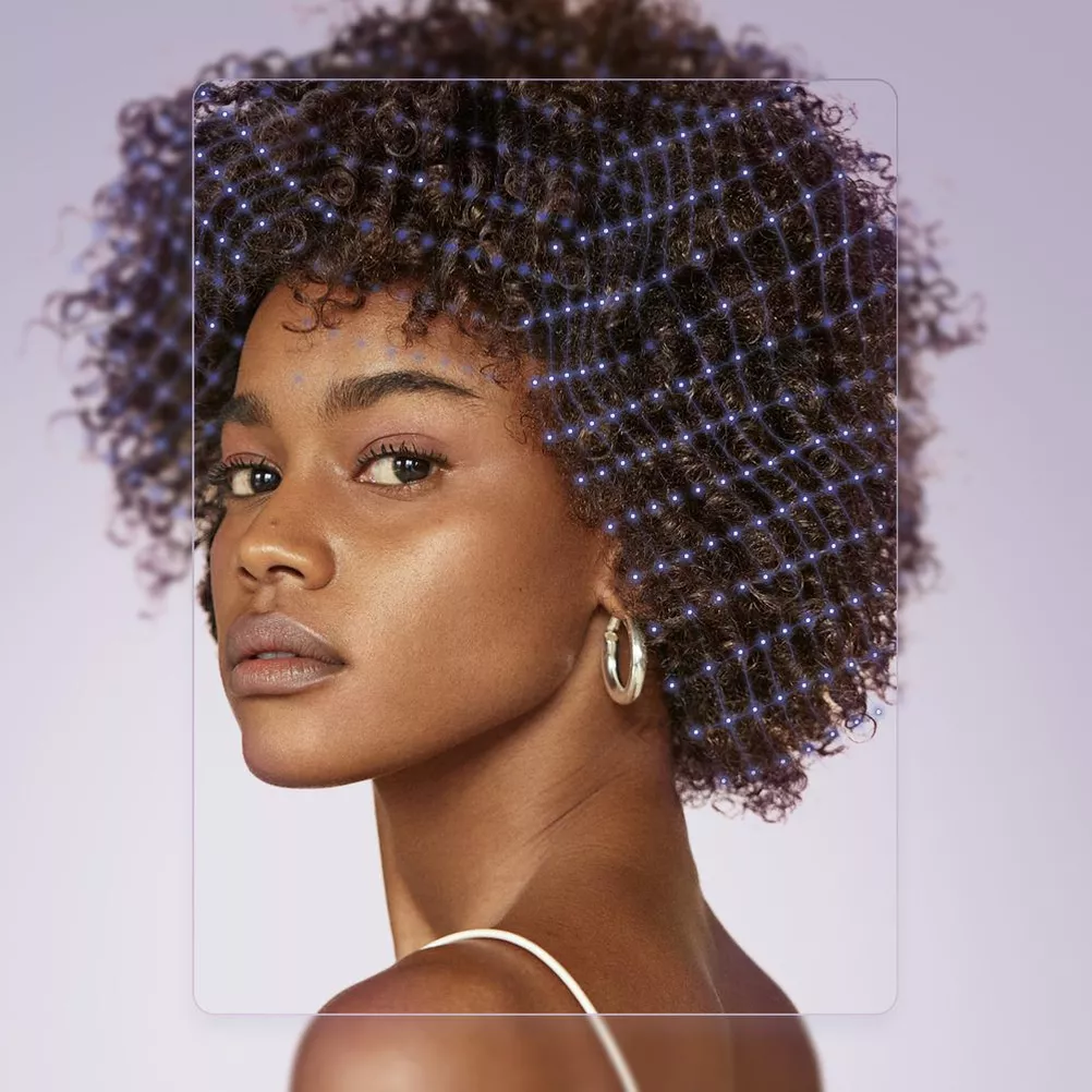 Beautiful black woman with natural elegant curls, for Kerastase Hair Diagnosis
