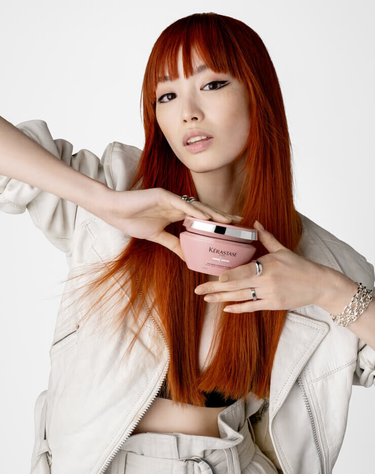 Modelo con mascarilla Chroma Absolu