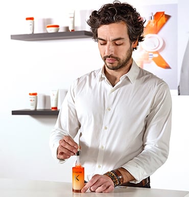 Estlista Porfesional de Kérastase, Hovig –presentando el nuevo sérum Nutritive Puntas Nutri-supplement.
